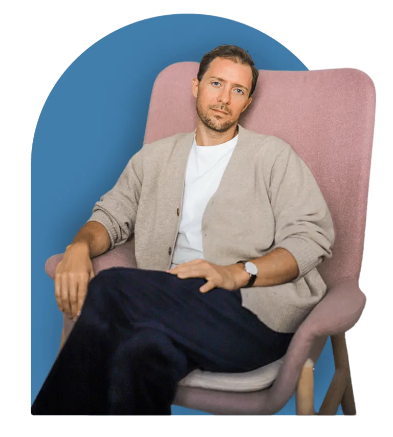 Simon Karim in seiner Berliner Praxis