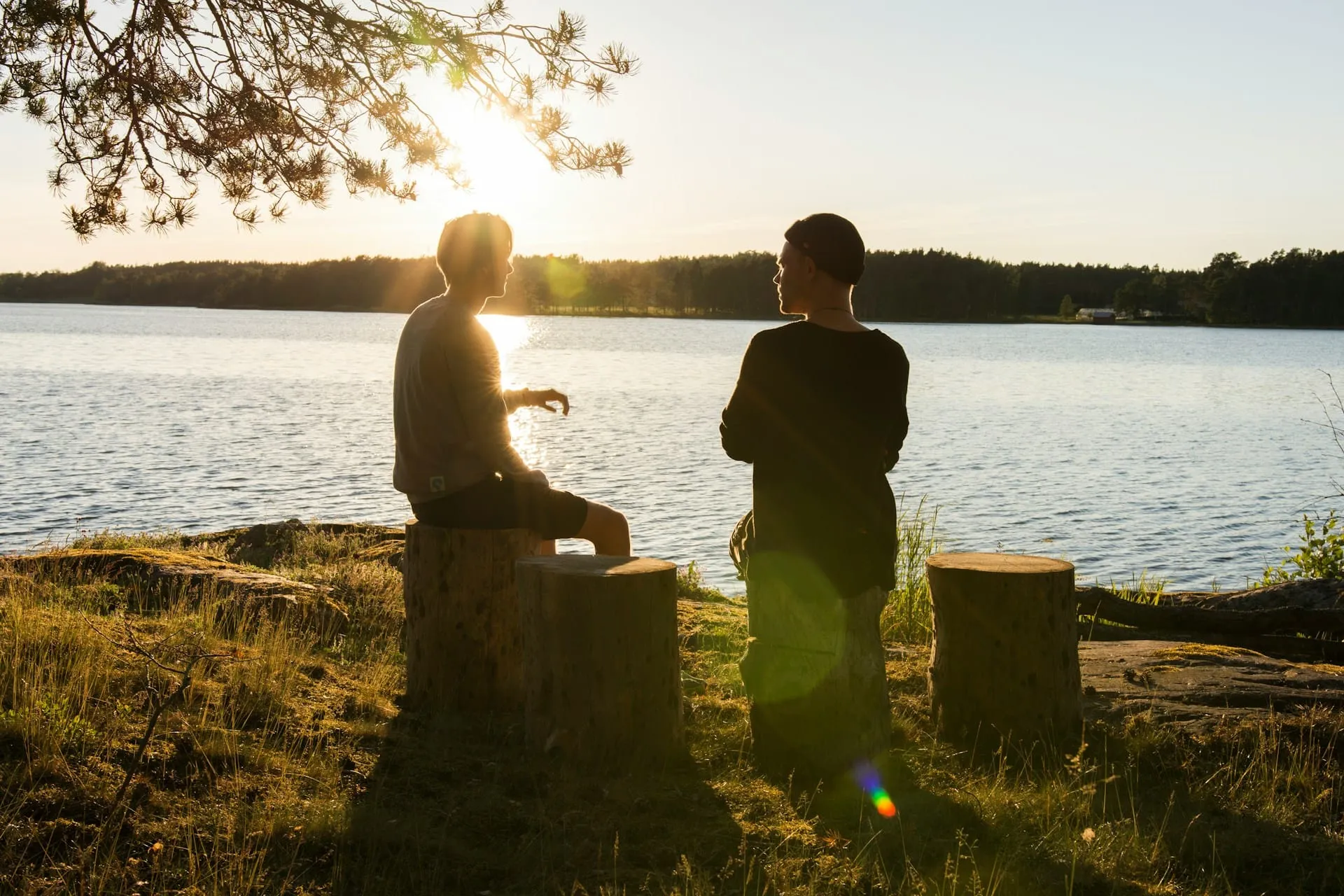 a couple is talking, natur, gesundheit, beziehung